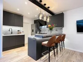 Flamingo Retreat with a Private Garden