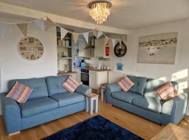 Caldon Holiday Chalet sleeps 4 in Dartmouth WIFI Electric inc Pet friendly, hotel in Dartmouth