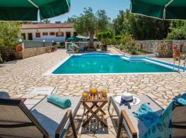 APHRODITE studios & apt with pool, hotel u gradu Laka