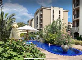 Deluxe Appartement in Cascadas Resort Sunny Beach, hotel i Sunny Beach