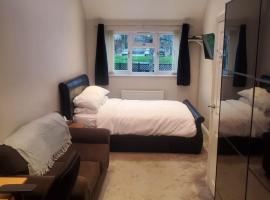 Large Kingsize ensuite in Kingswood, Bristol, BS15, hotel i nærheden af Saltford Golf Club, Kingswood