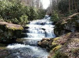 Ed's Mill 2-bedroom 1 bath - private 36-acre resort with 6 homes amazing waterfall