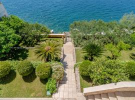 Villa Plantis Dubrovnik - Seven Bedroom Villa with Private Sea Access, hótel í Zaton