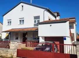 Apartments with parking space Valbandon, Fazana - 15386