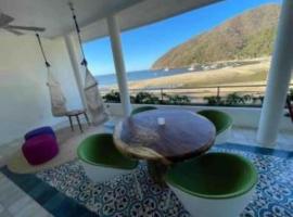 Luxury 1 Bedroom Beach House Casa Dos Aguas, ваканционна къща в Йелапа