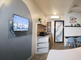 Hive Manila Guesthouse and Apartments 400 Mbps - Gallery Studio, pensionat i Bacoor