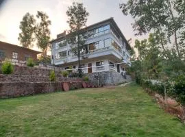 Ultra Luxurious Mountain View 11BHK By Lifeline Villas