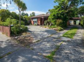 Beautiful Family home, cottage in Doveton