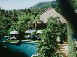 PORTER HOTEL - Surf & Yoga Retreat, отель в городе Кута, остров Ломбок