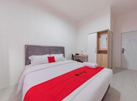 RedDoorz Syariah Plus near Tugu Bubur Ayam Cianjur, hotell sihtkohas Cianjur