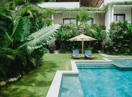 PORTER HOTEL - Surf & Yoga Retreat、クタのホテル