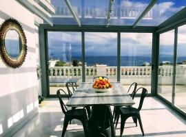 The White House Beach Villa: Rafína'da bir tatil evi