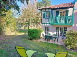 Maison au milieu des pins entre golf et plage