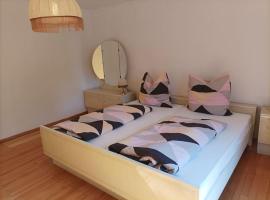 Ferienhaus am Tal des Lebens, vacation rental in Utting am Ammersee