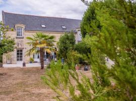 Maison Meslaie - Maison pour 8 avec piscine, hotel v destinaci Beaumont-en-Véron