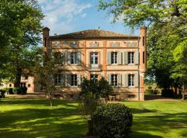 Bastide des Tourelles pour 20 pers. Piscine & Spa, Hotel in Marzens