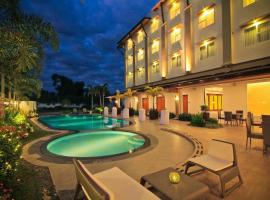 ์นด๋ฐ๋ํฌ์์ ์์นํ ํธํ
๋ ํ๋น์คํธ ํธํ
๋งค๋์ง๋ ๋ฐ์ด HII