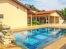 Casa de campo c piscina e lazer em Mairiporã, hotel in Mairiporã