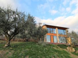 Splendid chalet in Volpago del Montello with bubble bath, hotel v destinaci Volpago del Montello