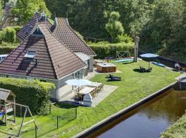 Holiday home with sauna and outdoor spa, ξενοδοχείο σε Earnewâld