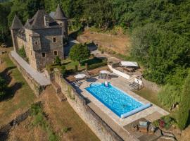 Château de Chauvac - Chambres et table d'hôtes avec vue sur la rivière, nhà nghỉ B&B ở Bassignac-le-Bas