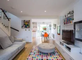 Beautiful 4 bedrooms house private parking & garden 7 min from tube