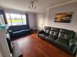 Bundoran Seaside Stays House - WiFi, large spacious home, hotel in Bundoran