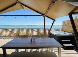 Villa Alwin Beach Resort, tented camp en Cupra Marittima