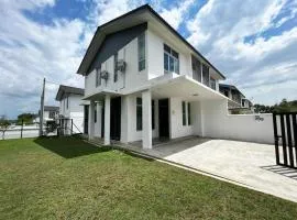 IRIS 33 Corner Lot House Spacious Outdoor WI-Fi