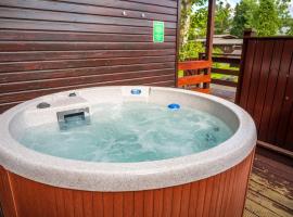 Birch Lodge 13 with Hot Tub ชาเลต์ในนิวตันสจวร์ต