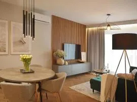 Sand & Wave - Luxury Marina View Apartment with Spa, Pool & Free Parking