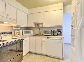 North Miami Beach Rental Near Walking Park!，北邁阿密海灘的度假屋