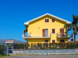 Yellow House, hotell i Fiumefreddo di Sicilia