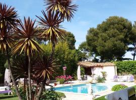 Studio dans villa de charme, piscine, proche plage, ξενοδοχείο με πισίνα σε Cassis