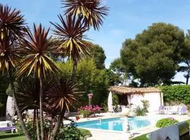 Studio dans villa de charme, piscine, proche plage