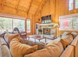 Gorgeous Lake Arrowhead Retreat with Game Room and Deck, holiday home in Lake Arrowhead