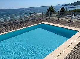 Rooftop pool, private garden, at the sand beach!, hotel v destinaci Antibes