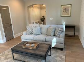 Fully Fenced & Fitted 4BR Near LakePoint Sports, hôtel à Acworth