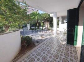 Gran Villa al mare di Gallipoli Baia Verde, hotel a Baia Verde