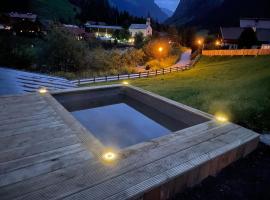 Lovely Holiday Home in Mayrhofen with Garden and Whirlpool，邁爾霍芬的寵物友善飯店