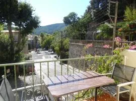 Studio Confortable 3* - 2 Pers, Balcon, Parking, Centre-Ville Amélie-Les-Bains, à 600m des Cures - FR-1-703-69