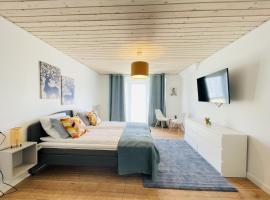 Spacious and beautiful apartment in the center of Frederikshavn, hotelli kohteessa Frederikshavn