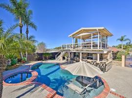 Beautiful Vista Home with Pool, 11 Mi to Beach!, hotel in Vista