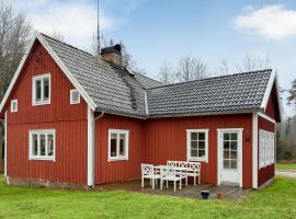 5 Bedroom Pet Friendly Home In Strmsnsbruk, ξενοδοχείο σε Strömsnäsbruk