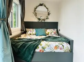 Hazells Lodge Farm Stay Sleeps 2 Undercover Hottub and Pool Table