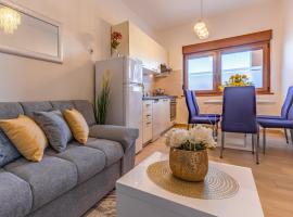Sweet house with free parking, hotel v destinaci Pula