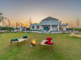 StayVista at Colour Bloom - 2 BR Pet Friendly Villa in Delhi Haryana with Swimming Pool