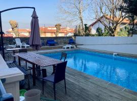 Charming 1 bedroom flat, Biarritz center with pool and car park