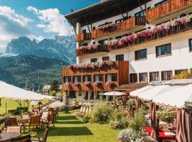 Hotel Mirage, hotelli kohteessa Cortina dʼAmpezzo