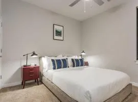 CozySuites Music Row Spacious 1BR with free parking 30